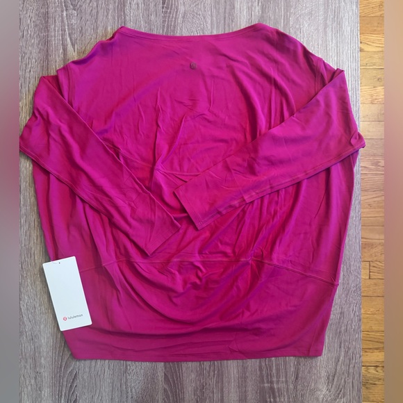 New Lululemon back in action long sleeve Nulu shirt, wild berry, size 6 - Picture 8 of 8